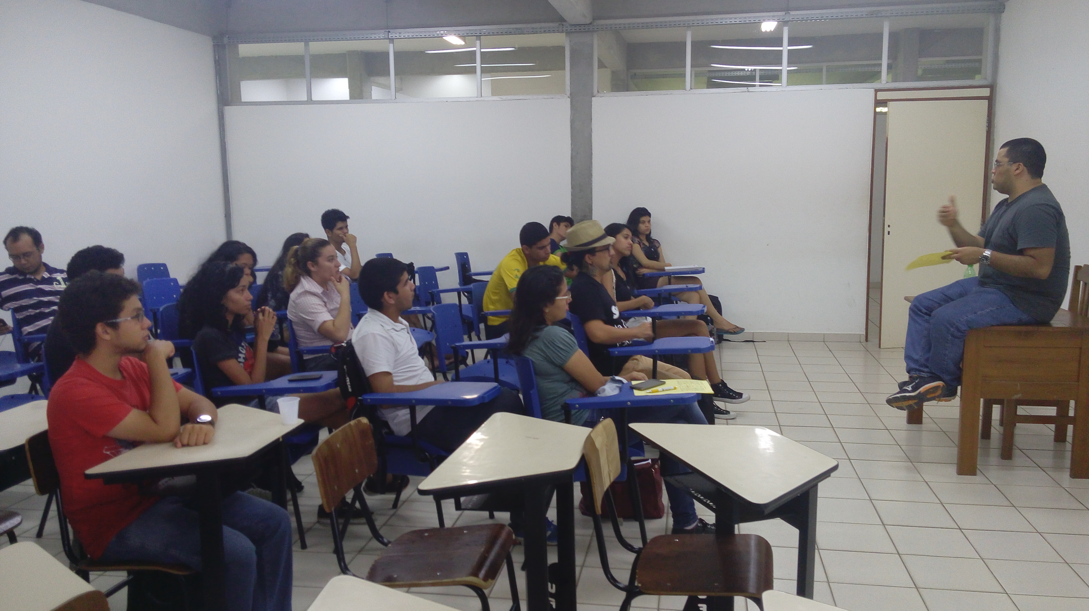 Explanação do contexto universitário e argumentos sobre a não greve realizados pelo prof. Dr. Ítalo Matos.