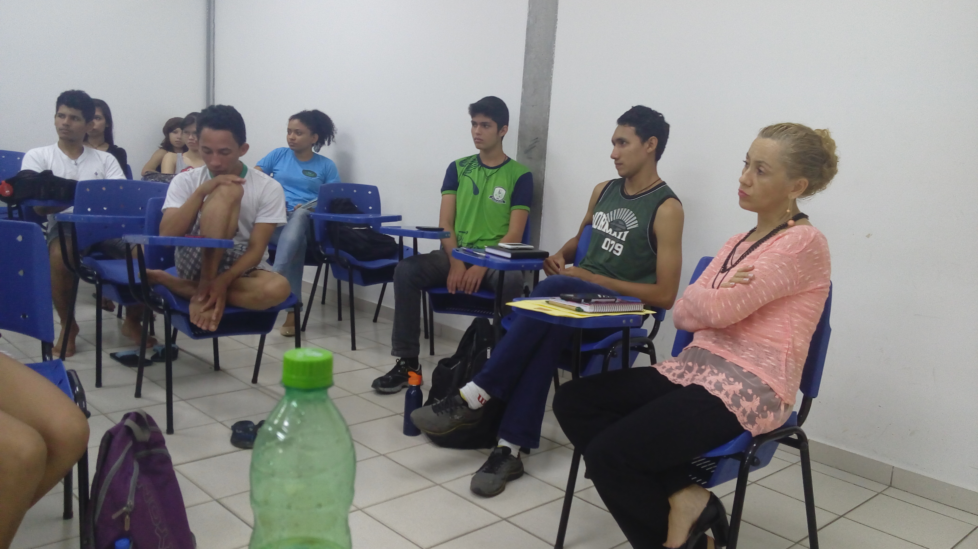 Colaboração na discussão da Prof. MSc. Irlane Maia.